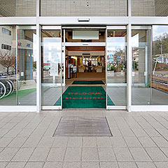 Entrance width 180cm, no steps
