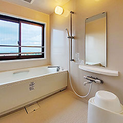 Bathroom entrance width 75cm, step difference 5cm / Washbasin height 80cm